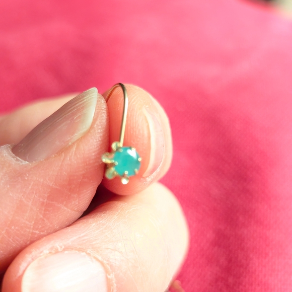 Elegant 10k Gold and Blue Earrings - Picture 4 of 7